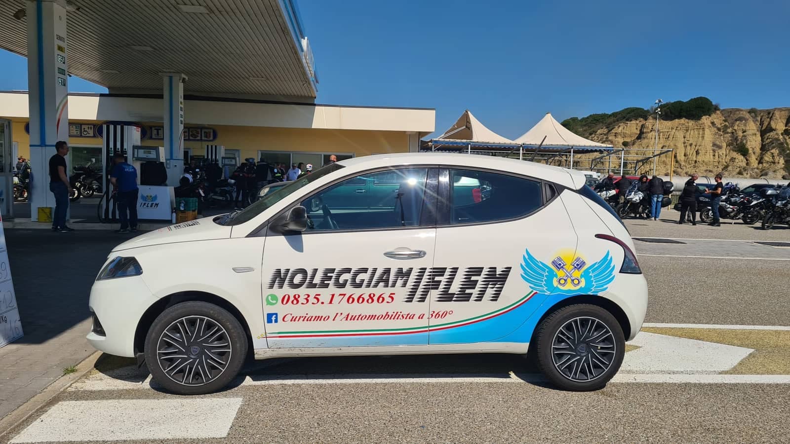 Auto a noleggio IFLEM presso la stazione di servizio